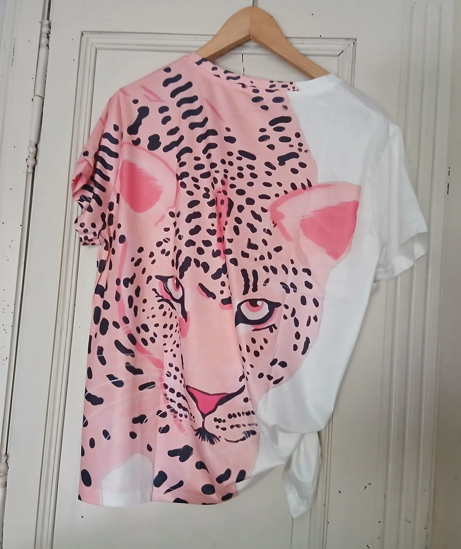 T-shirt Original con Estampado de Leopardo Rosa Blanco – Talla XXL – photo 8